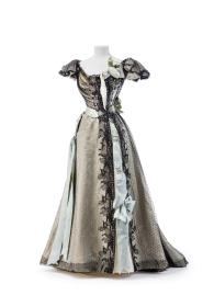 Zweiteiliges helles Ballkleid mit Überkleid aus schwarzem Tüll