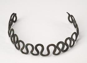 Wellenartiges Armband-Fragment