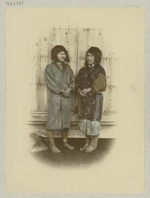 Ainu Frauen mit tätowiertem Schnurrbart