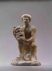 Eros mit einer Maske, Statuette
