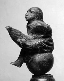 Auf einem Phallus reitende (?) Figur