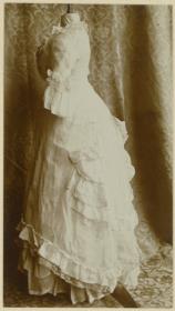 Damenkleid des 19. Jahrhunderts, Ausstellung 200 Jahre Kleiderkunst