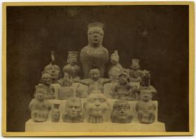 Figurengefäße und Steigbügelgefäß (Bremer Sammlung)