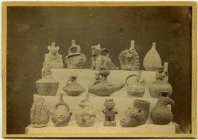 Figurengefäße und Steigbügelgefäß (Bremer Sammlung)