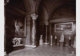 Blick in die Ausstellung der Nationalgalerie, Säulenhalle