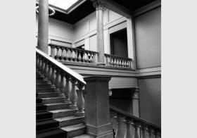 Blick in das Treppenhaus der Nationalgalerie