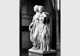 Blick auf die "Prinzessinnengruppe" von Johann Gottfried Schadow in der Friedrichswerderschen Kirche