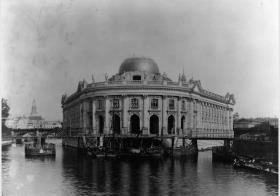Brückenbau am Kaiser-Friedrich-Museum
