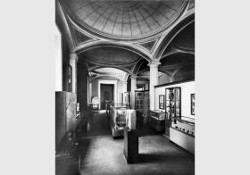 Blick in den Flachkuppelsaal im Neuen Museum