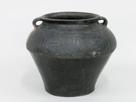 Amphora mit Mäanderverzierung