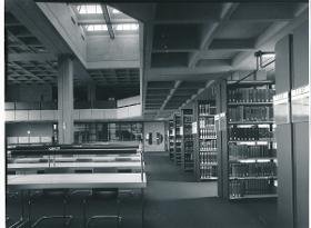 Regensburg, Universität, Zentralbibliothek, Innenraum