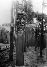 Französischer Wegweiser "Schöneiche / Wünsdorf"
