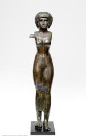 Standfigur einer Priesterin