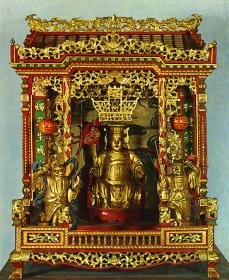Die daoistische Göttin Mazu mit Begleitern; Mazu im Hausaltar (kan 龕) (jiamiao zhong de mazu 家廟中的媽祖)