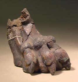 Löwenfuβfragment, wohl von einem Gefäβ