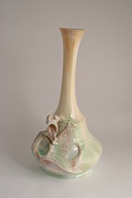 Vase mit plastischem Drachen
