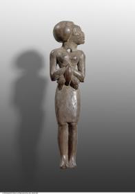 Statuette eines Nubiers mit vor der Brust gefesselten Händen