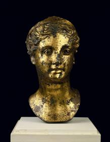 Behelmter weiblicher Kopf: Roma (oder Minerva)