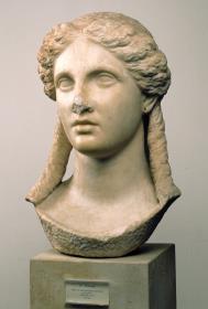 Kopf der Artemis oder des Apollon