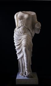 Statue der sogenannten Aphrodite auf der Schildkröte (Aphrodite Brazzà)