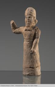 Gott mit erhobenem Arm