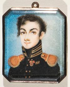 Porträt eines Herrn in Uniform mit hohem Stehkragen und Epauletten