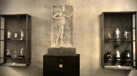 Blick in die Sonderausstellung der Antikensammlung "Sport und Spiel bei Griechen und Römern" im Ausstellungssaal der Generalverwaltung des Kaiser-Friedrich-Museums (05. Mai - 30. Okt. 1934)