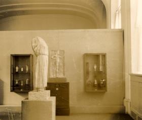 Blick in die Sonderausstellung der Antikensammlung "Sport und Spiel bei Griechen und Römern" im Ausstellungssaal der Generalverwaltung des Kaiser-Friedrich-Museums (05. Mai - 30. Okt. 1934)