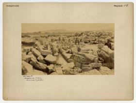Magnesia am Mäander, Artemision, Sturzfeld der Nordseite