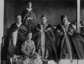 Würdenträger mit Familie