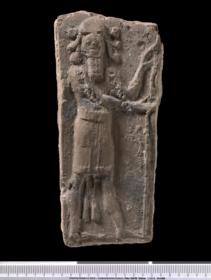 Apotropäisches Relief mit Darstellung eines sechslockigen Mannes