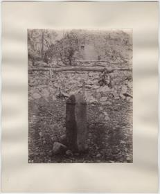 Phallus außerhalb des Tempelhofes