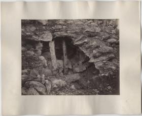 "Einzelausgrabung. Nahe der Spitze des Tempels Mounds.."