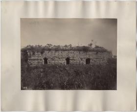 "Casa 1 (nach Stephens). Vollständige Fassade"